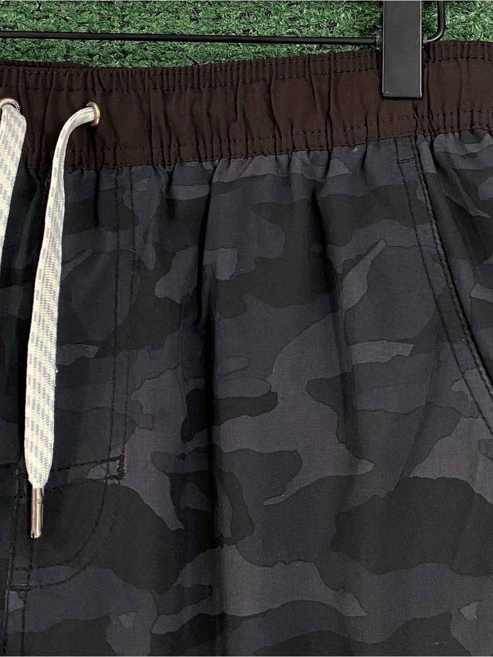 Vuori Kore Performance Black Watercolor Camo Camouflage Lined Shorts Mens Medium - Picture 3 of 8